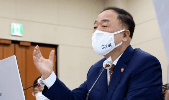 홍남기 “가상자산 변동성 큰 투자자산…과세 예정대로 진행”
