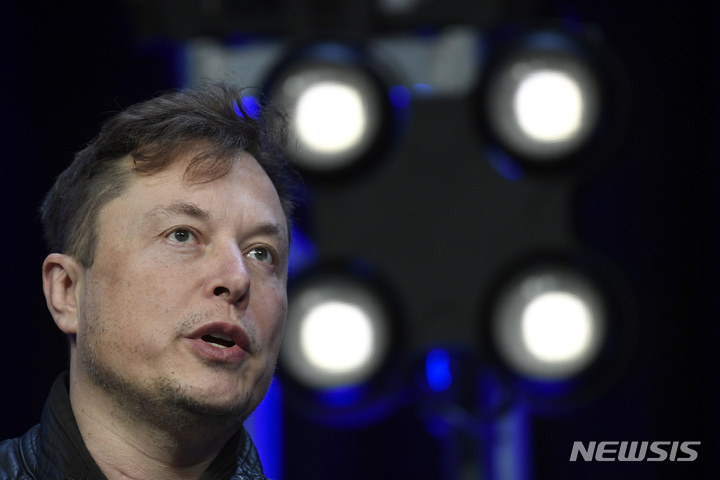 모멘토스 ‘머스크와 SNS 언론자유’ 토론.. “가짜뉴스는 약탈자가 퍼뜨리는 환상이다”