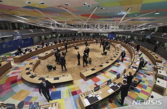 EU 대규모 채권발행 “팬데믹 처방과 유사” ..유럽증시 상승반전(종합)