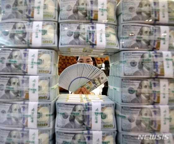 가상자산, 러시아 제재 회피에 사용되는 비중 낮아…우크라이나에선 금융 수요 일부 흡수