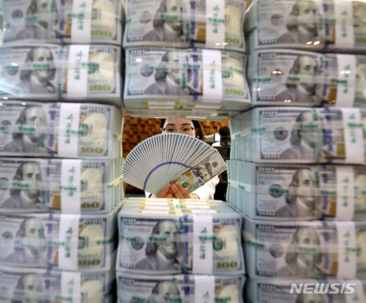 가상자산, 러시아 제재 회피에 사용되는 비중 낮아…우크라이나에선 금융 수요 일부 흡수