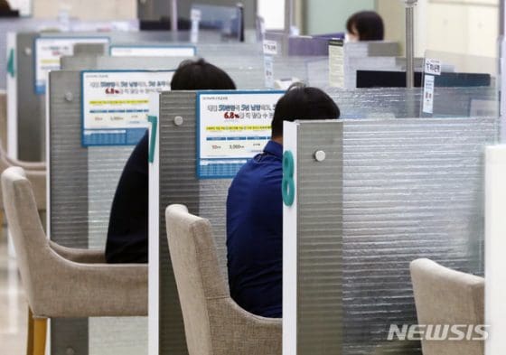 경기 침체에 치솟는 은행 연체율…가계·자영업자 11년만에 최고