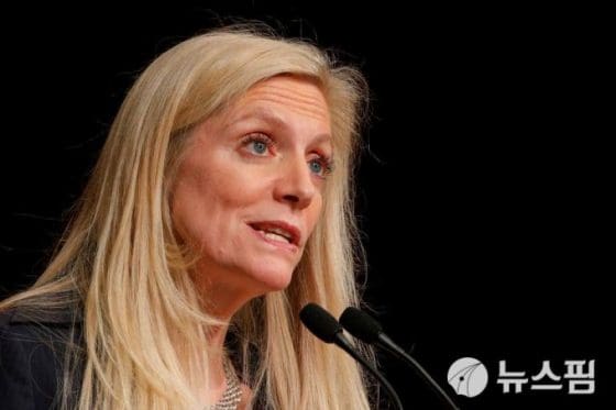 연준 부의장 “암호화폐와 전통금융, 단점이 같다…동일 규제 필요”