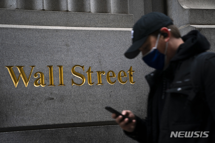 [뉴욕채권] 연준, T-빌 매입 재개…국채금리 하락에 ‘완화’ 기대 커져