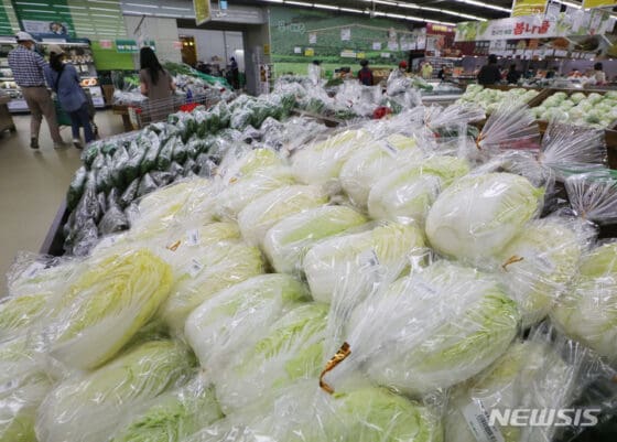 소비 5개월째 줄고 생산·투자 꺾여…올해 2번째 ‘트리플 감소'(종합2보)