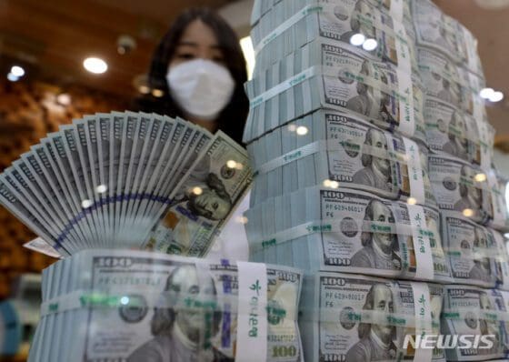 원·달러 환율, 1300원 재돌파…8거래일 만(종합)