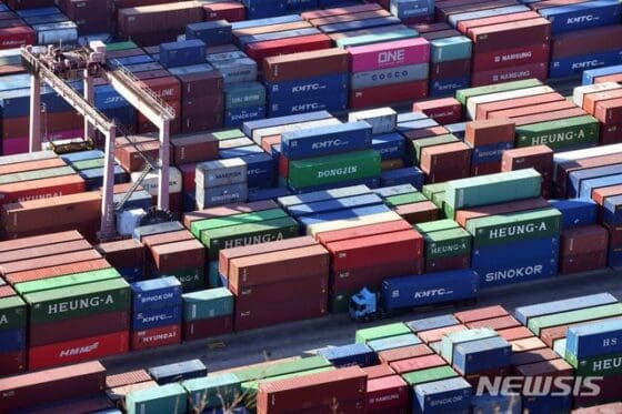 4월 경상수지 적자 전환…상품수지는 7개월 만에 흑자