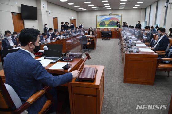 국회 가상자산 청문회 연기…여 ‘민주당 날치기 탓’ vs 야 ‘국힘이 합의 안해”