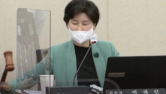 [국감 : 가상자산] 백혜련 위원장 “가상자산 관련 증인들, 국감 종료 전까지 출석하라” …동행명령장 발부