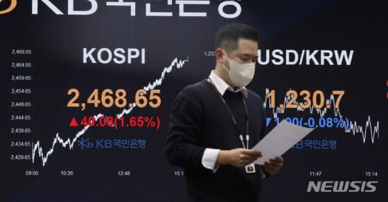 원달러 환율 1231.3원 마감…장중 1220원대(종합)