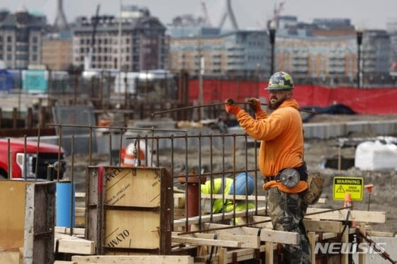 美상무부, 지난 4분기 GDP 연 2.6% 성장으로 하향 조정