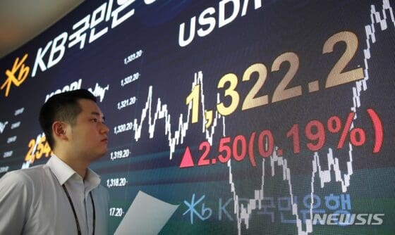 국민연금 외환스와프에 환율 15원 급락…1310.4원 마감(종합)