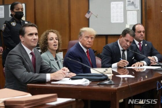 트럼프 유죄판결에 ‘프리트럼프’ 밈 코인 550% 폭등…케네디Jr. 관련 토큰도 상승