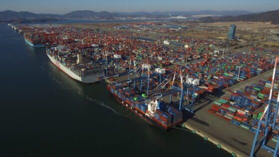 정부, 5개월째 ‘경기둔화’…”수출 바닥 다지는 모습”