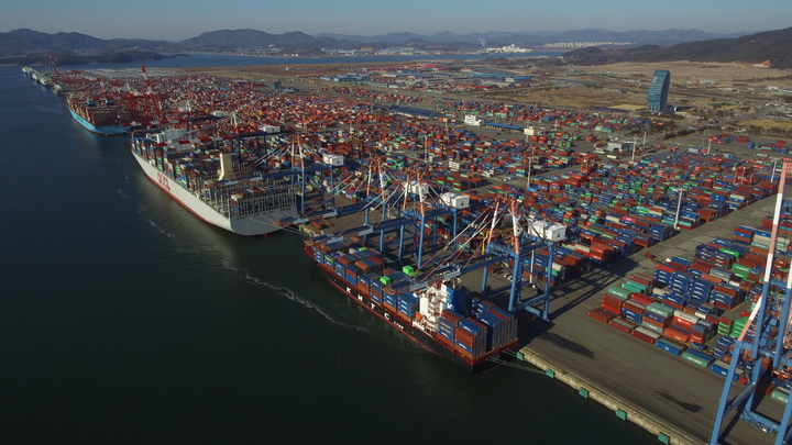 정부, 5개월째 ‘경기둔화’…”수출 바닥 다지는 모습”