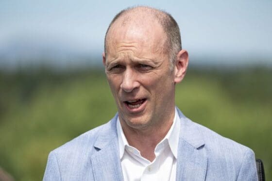 시카고 연은 총재 “인플레이션 리스크, 금리 인하보다 크다”