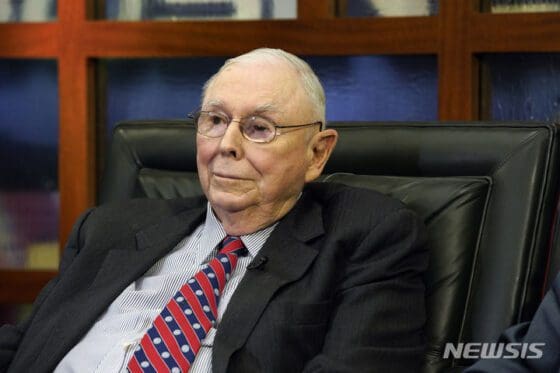 ‘찰리 멍거 밈코인’ 300배 폭등했다 하루 만에 ‘0’