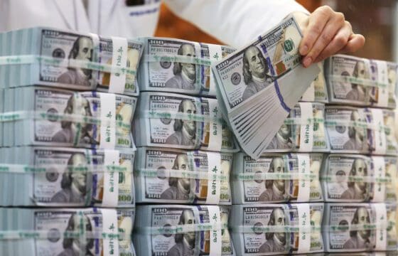 “미국이 유발한 원화 약세, 환율 협상 도구로 쓰이지 않게 유의”