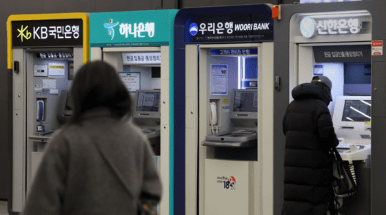 시중은행 예대금리차 6달째 확대…대출 오르고 예금은 ‘뚝’