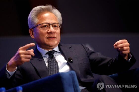 美 엔비디아 젠슨 황 CEO “중국, 미국에 AI 뒤처지지 않아”