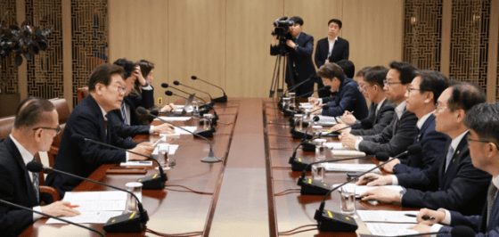 취임 첫 경제 과제는 ’35조+α’ 추경…기재부, 부처 실무 협의 착수