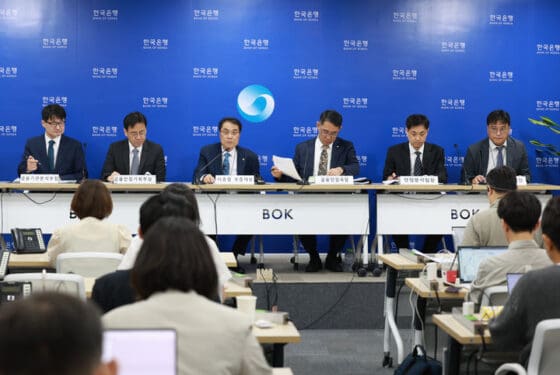 한은 “집값 상승 빨라, 정책대출 DSR 포함…자영업자, 빚탕감 필요”(종합)