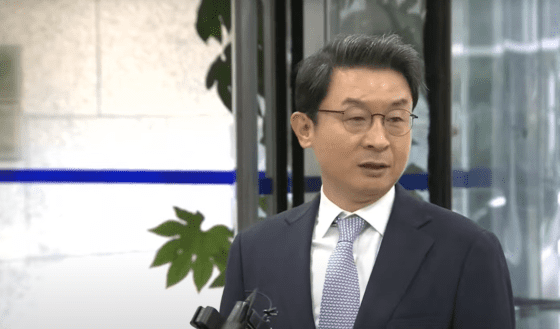 “코인은 무가치” 신중론 이억원…비트코인 기업 주식은 보유